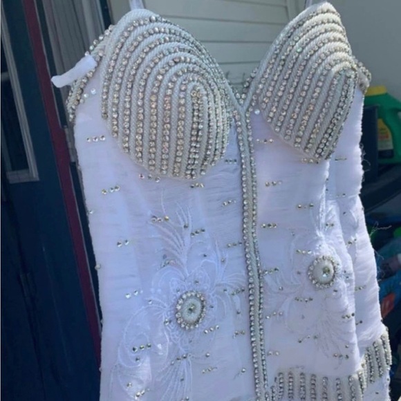 Wedding dress - Picture 4 of 8